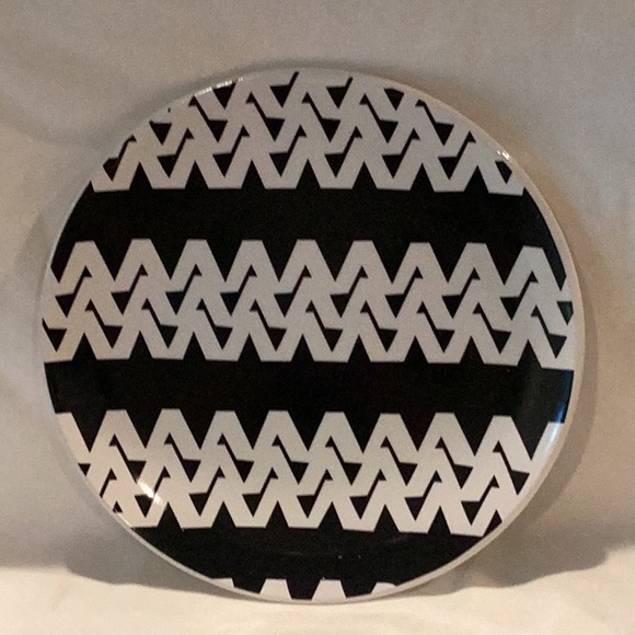 Nate Berkus Appetizer/Dessert plates. Set of 3 - Picture 4 of 5